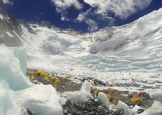 There's Too Much Human Poop On Mount Everest And It's Becoming A Health Hazard - BuzzFeed News