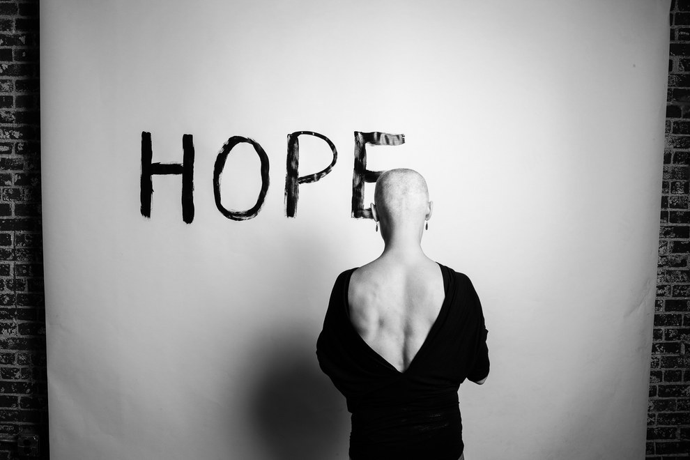 20 Empowering Portraits That Prove Love Is Stronger Than Cancer