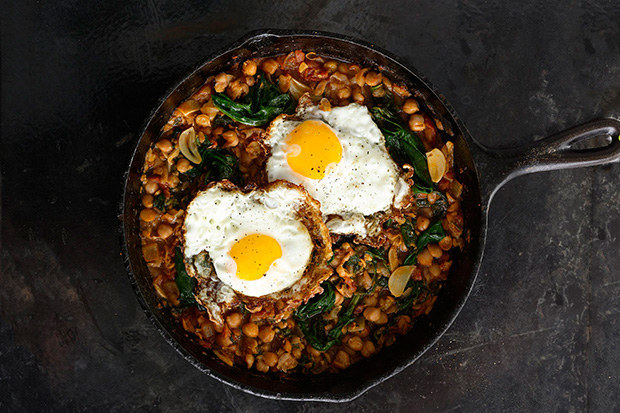 Spinach with Chickpeas and Sunny Side-Up Eggs