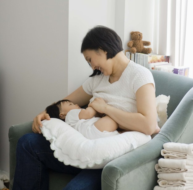 27 Sanity-Saving Breastfeeding Tips For New Moms