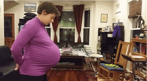 Watch This Incredible Woman Do Gymnastics While 35 Weeks Pregnant